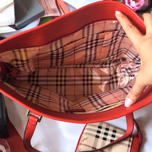 Red and Cream Tartan Tote Bag With A Wristlet New - Picture 9 of 11